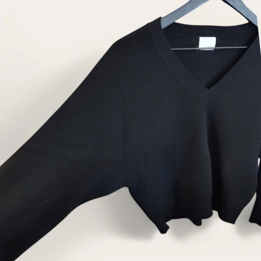 Dreamers by Debut Women's size xsp Black v-neck Sweater - Picture 3 of 6